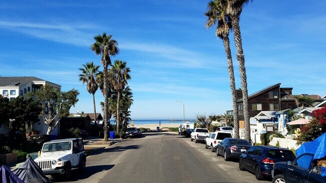 Foto del edificio - Ocean View Home with Garage--Half a Block ...