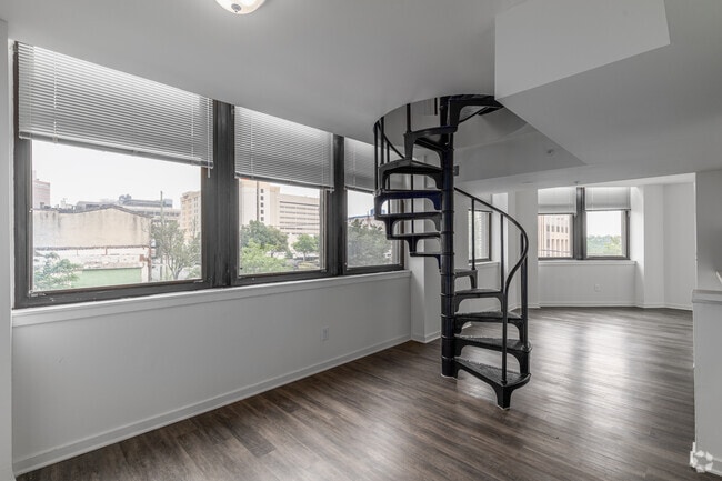 2 BR. 1.5 BA - 1162SF - Dining Area - The Saville