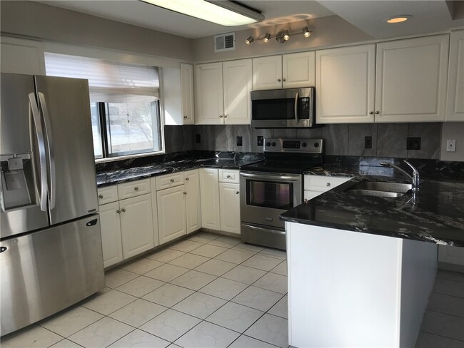 Building Photo - 265 Bay Village Dr