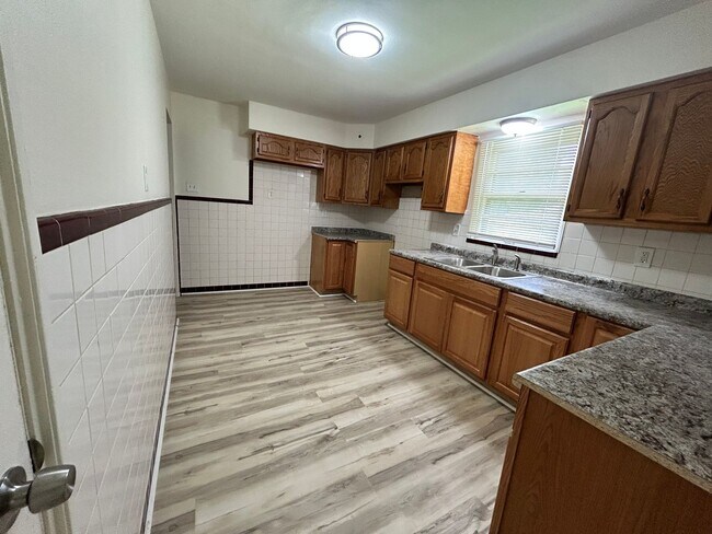 Foto del edificio - Large 3 bedroom in Jennings
