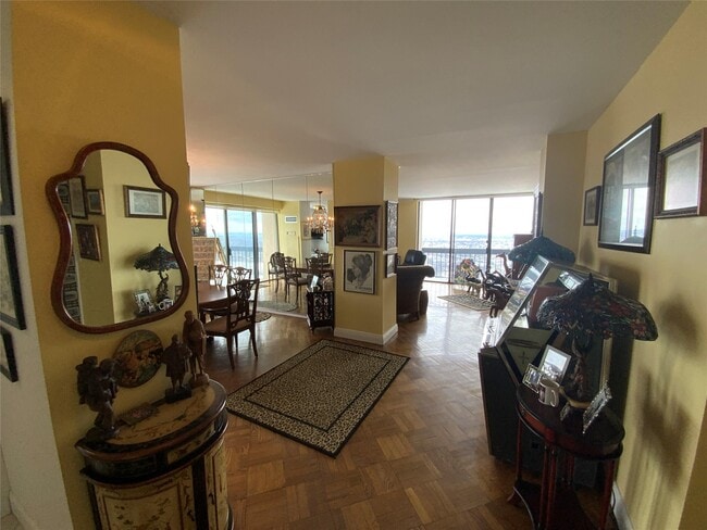Foto del edificio - 27110 Grand Central Pkwy