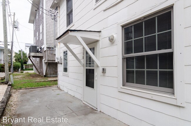 Building Photo - 1 br, 1 bath House - 610 Waynick Boulevard