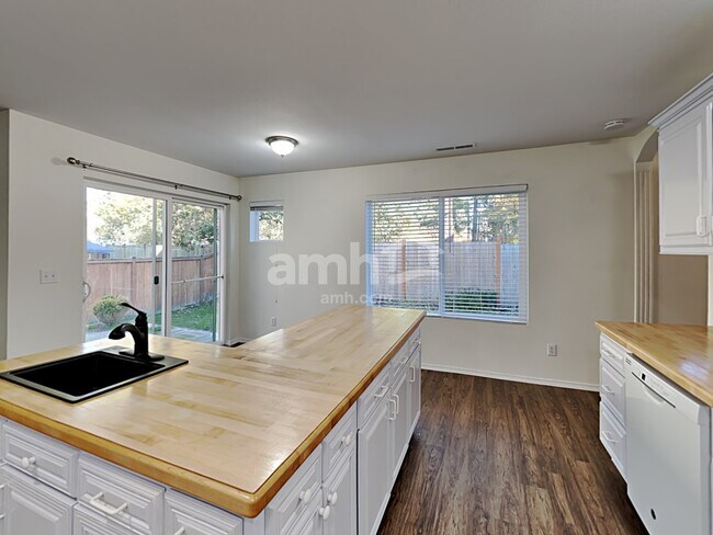 Foto del edificio - 5115 203rd St Ct E