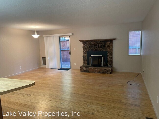 Building Photo - 3 br, 2 bath House - 2980 Sacramento Avenue