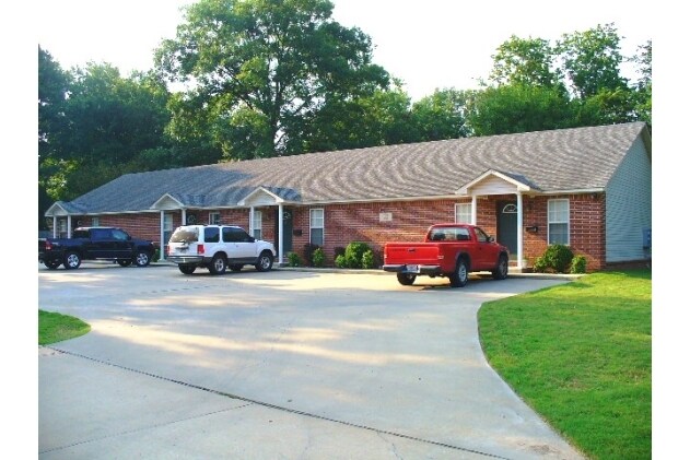 Primary Photo - 700-704 Olive St