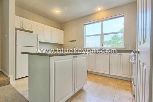 Building Photo - 3 Bed,2 Bath Townhome By the Columbia River in Northwynd Community