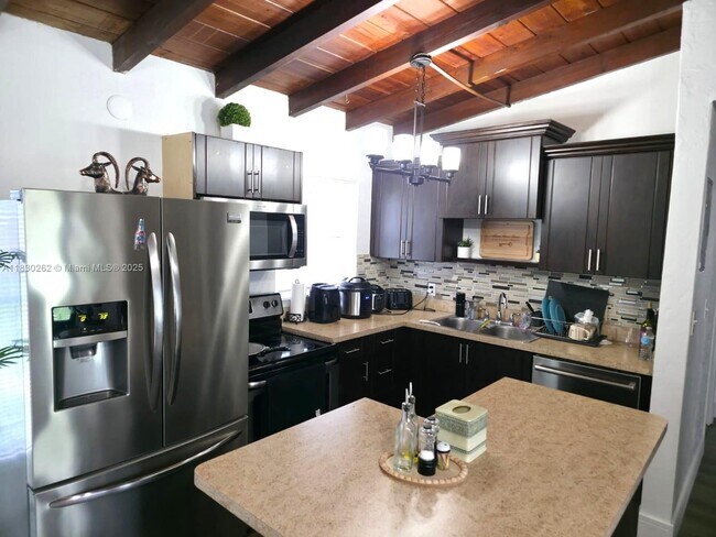 Foto del edificio - 712 SW 22nd Terrace