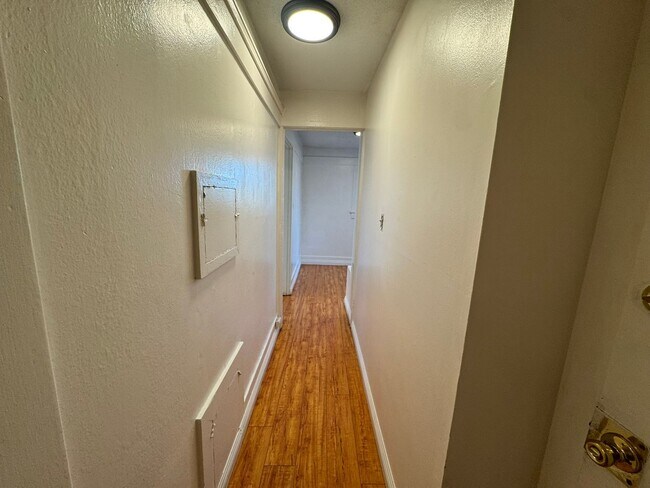 Foto del edificio - Beautiful 2 Bed / 1 Bath Near Alamitos Beach