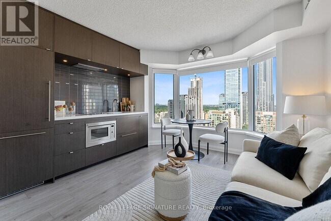 Photo du bâtiment - 155-2155 Yorkville Ave