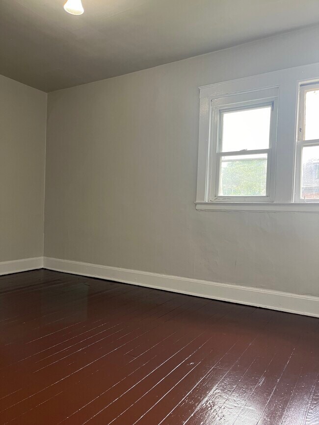 Building Photo - 496 25th St