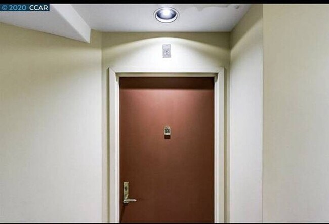 Building Photo - Unfurnished Move-In ready 1 Bedroom/ 1 Bat...