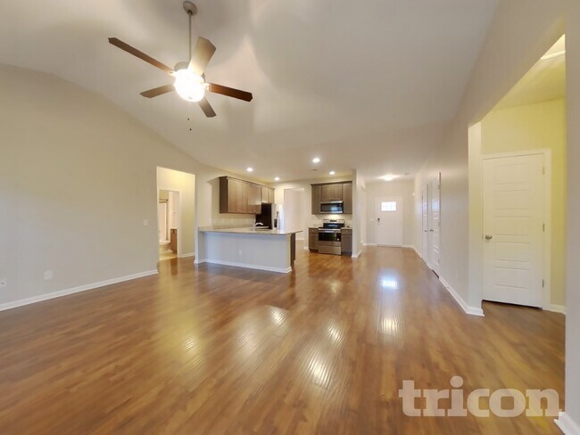 Building Photo - 824 Ellyson Dr