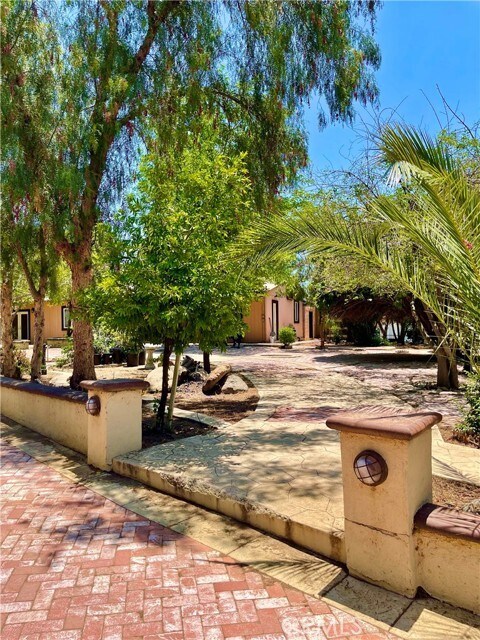 Foto principal - 30576 Farmington Rd