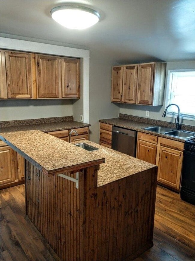 Foto del edificio - 4 bedroom house