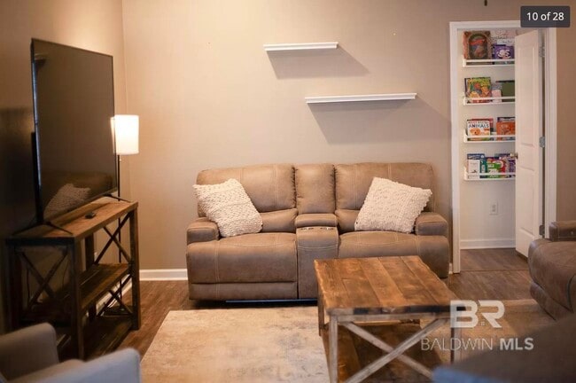 Building Photo - 14611 Silveroaks Loop