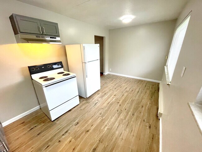 Foto del edificio - 6118 Stover Ave