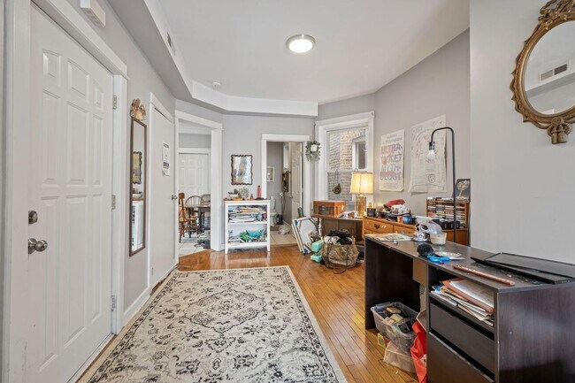 Foto del edificio - 2630 W Division St