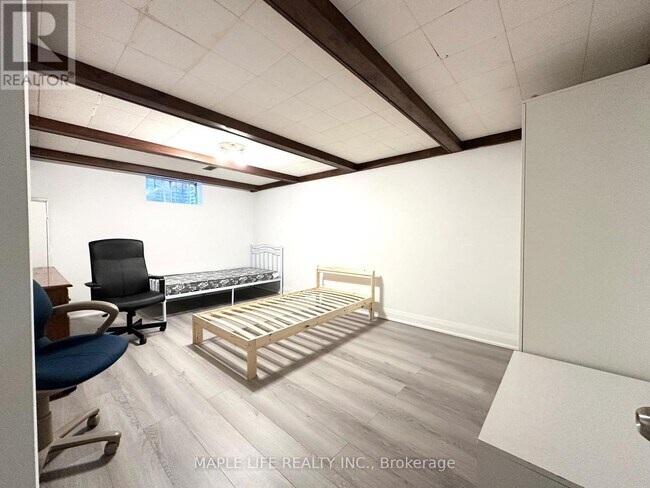 Photo du bâtiment - 37 Pinemeadow Blvd