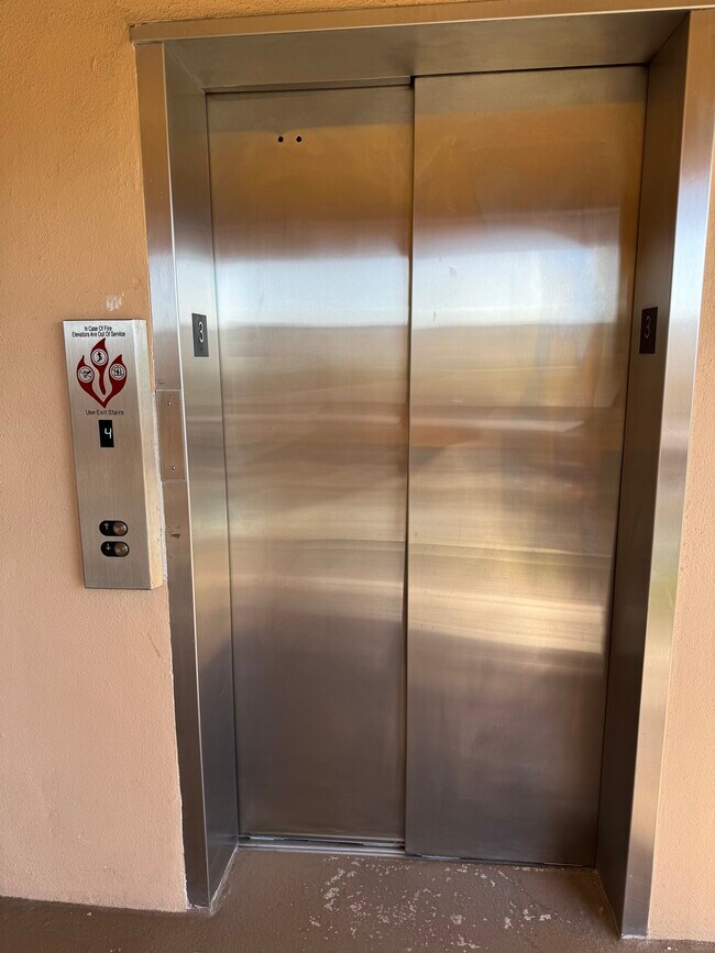 Foto del edificio - 2525 West Bay Dr