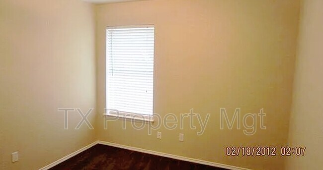 Building Photo - 609 Fossil Hill Dr