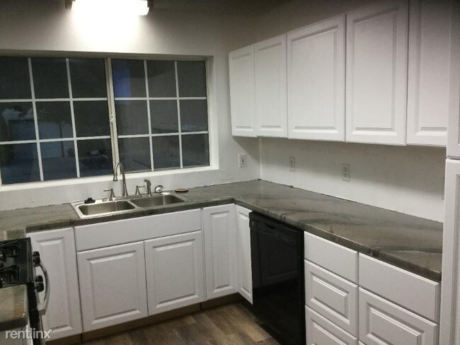 Building Photo - 1080 E Owens