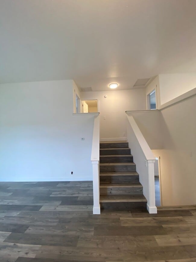 Building Photo - Sunshine Meadows Home (P#408)