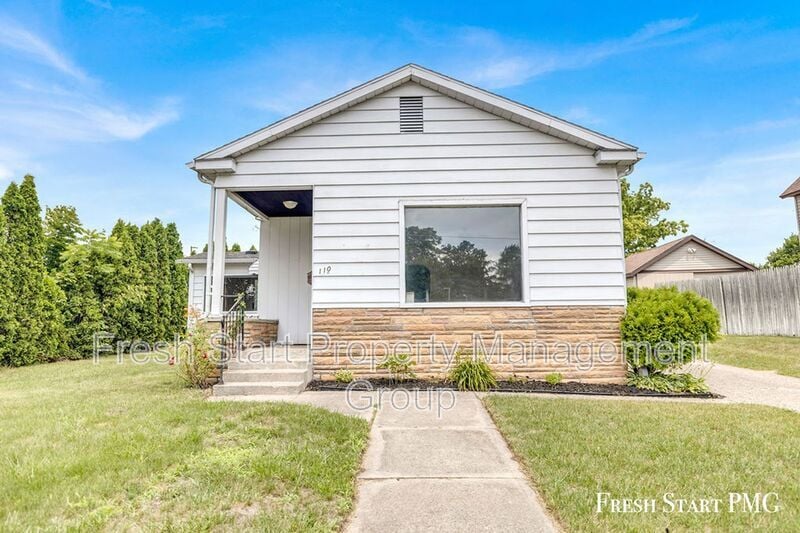 Primary Photo - 110 E Summit St
