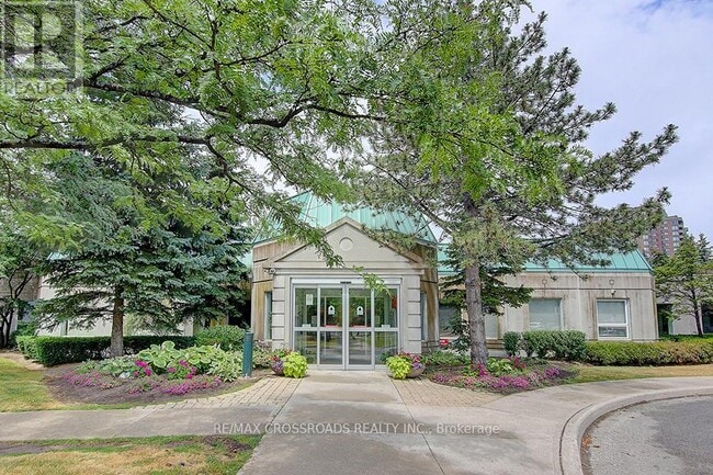 Photo du bâtiment - 2627-2627 McCowan Rd