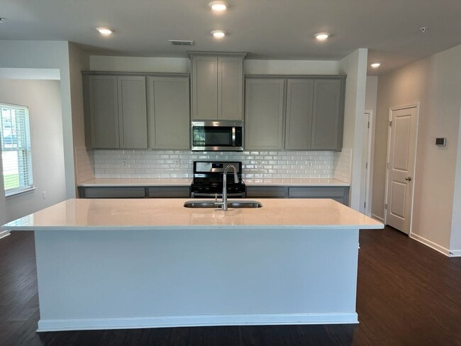 Foto del edificio - Lovely townhome in gated subdivision minutes from historic Marietta Square!