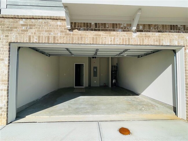 Building Photo - 1865 Parkades Path