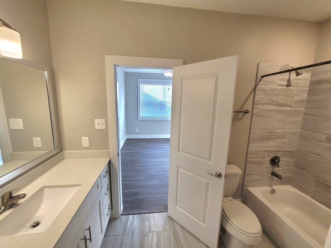 Foto principal - 1620 Oak Tree Dr