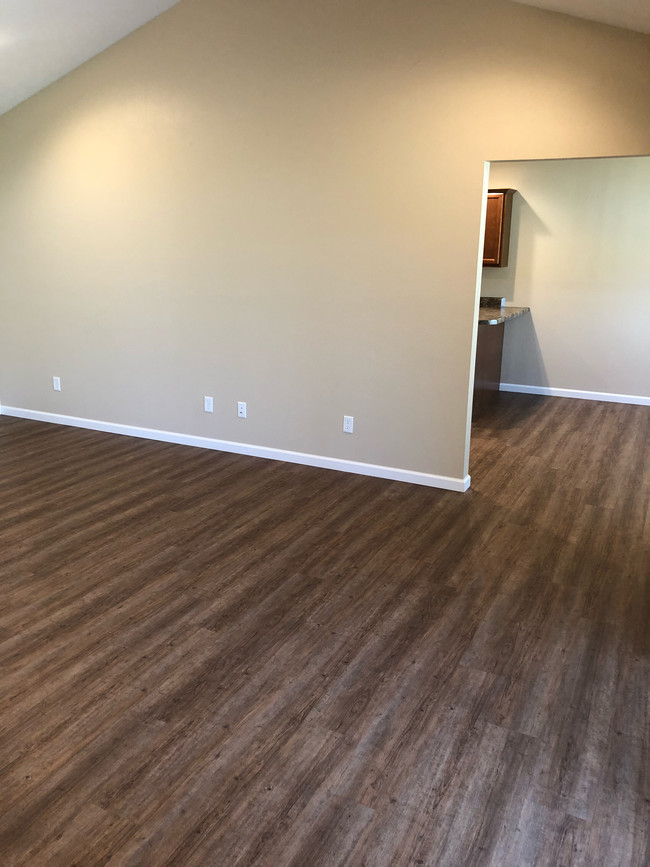 Building Photo - 2508 Fairway Dr