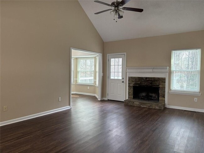 Foto del edificio - 3410 Camens Ct NE