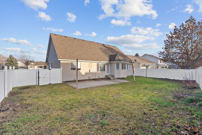 Building Photo - 5957 N Saint Croix Dr