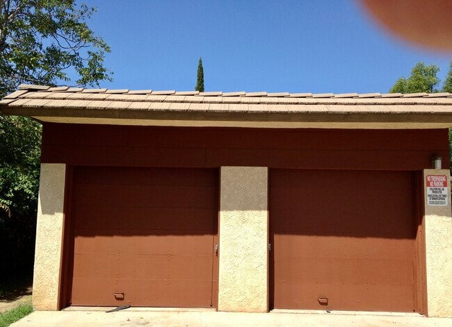 Building Photo - 8454 Almond Ave
