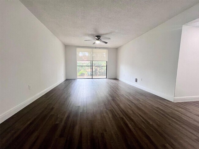 Foto del edificio - 17350 NW 68th Ave
