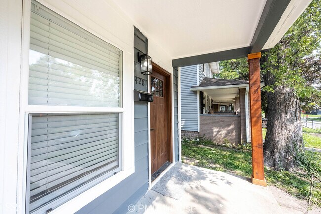 Foto del edificio - 428 N Bradley Ave