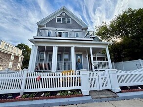 Building Photo - 31 Mayflower St