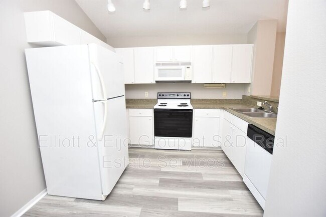 Foto del edificio - 2118 Deerfield Dr