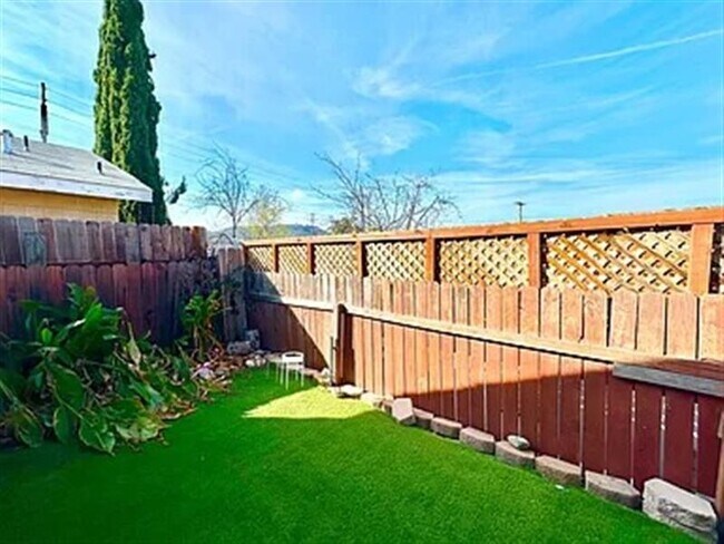 Building Photo - For Rent