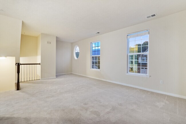 Foto del edificio - 8042 Hinsdale Ln