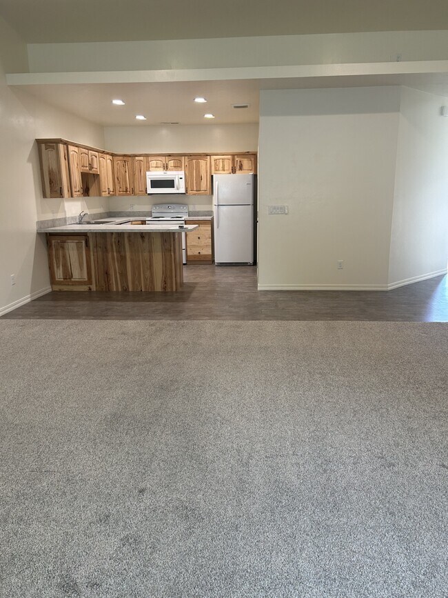 Kitchen - 2124 E Olympic Ave