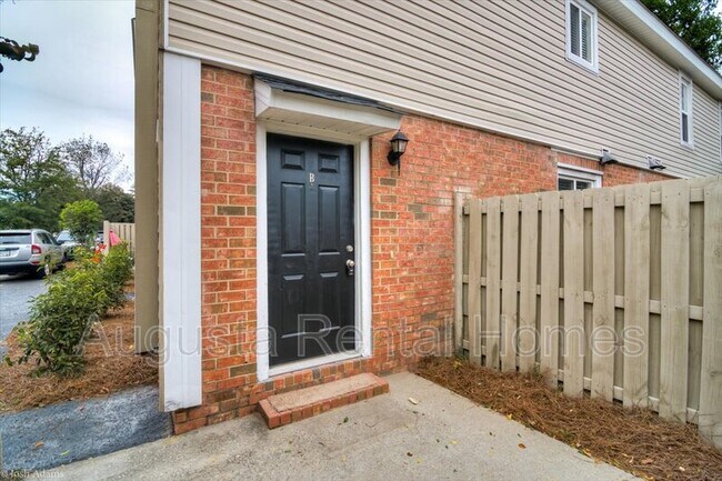 Foto del edificio - 4008 Wheeler Woods Rd