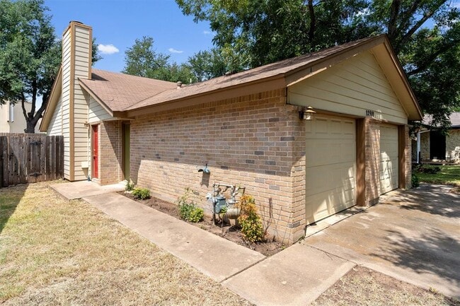 Building Photo - 12900 Hymeadow Dr