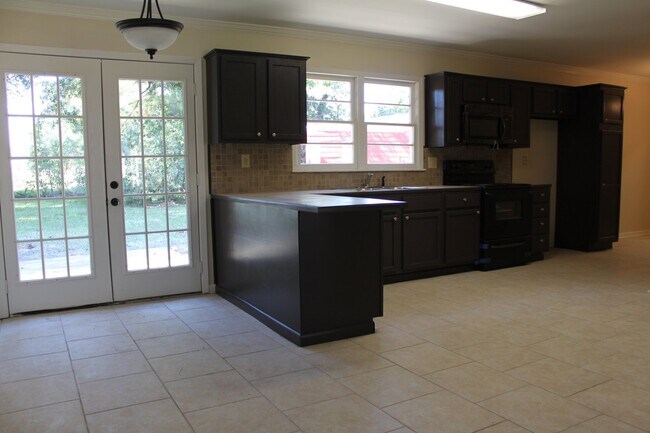 Foto del edificio - Lovely 3 Bedroom Home with Large Fenced in...