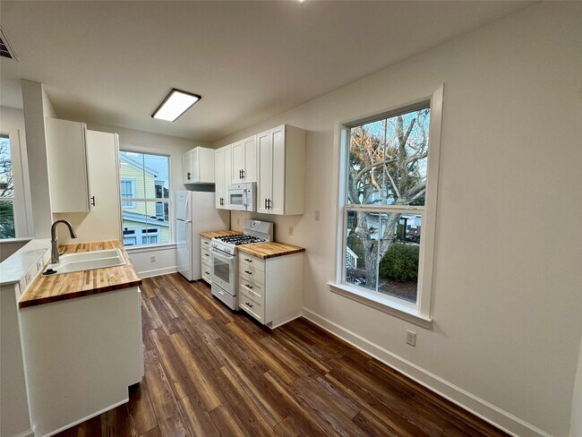 Foto del edificio - 2119 Avenue O 1/2