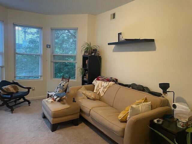 Building Photo - 77 River St