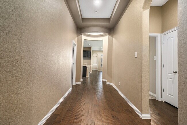 Building Photo - Gorgeous 5 Bdrm, 3 Bath with Open Layout, ...