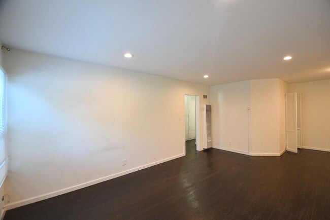 Building Photo - 5656 Whitsett Ave