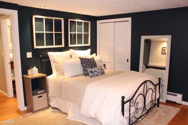 Building Photo - 1 br, 1 bath Townhome - 77 Warren Ave
